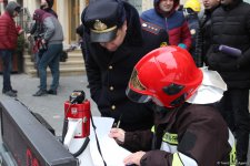 Пожар в жилом здании в центре Баку локализован (ФОТО) (Обновлено)