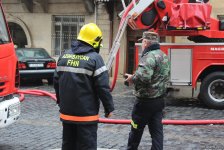 Пожар в жилом здании в центре Баку локализован (ФОТО) (Обновлено)