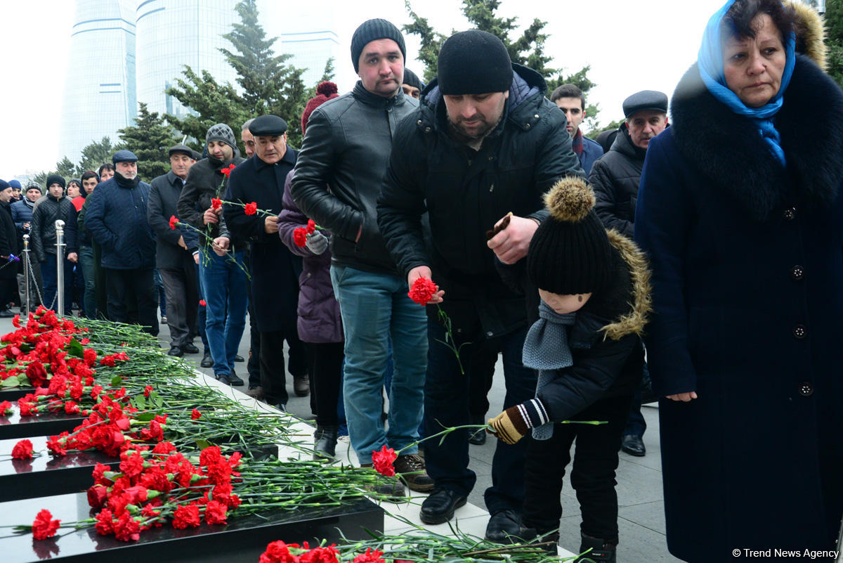 Общественность Азербайджана чтит светлую память жертв трагедии 20 января (ФОТО)