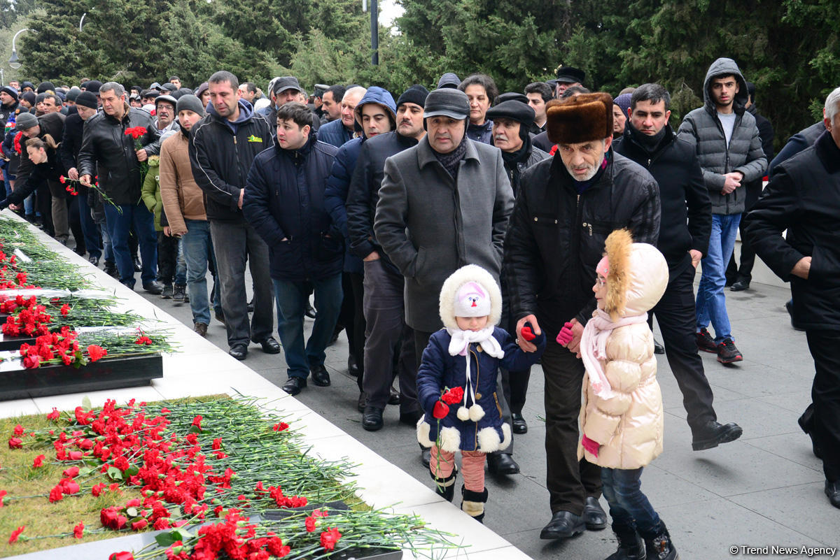 Общественность Азербайджана чтит светлую память жертв трагедии 20 января (ФОТО)