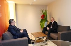 President Aliyev meets Georgian PM in Davos (PHOTO)