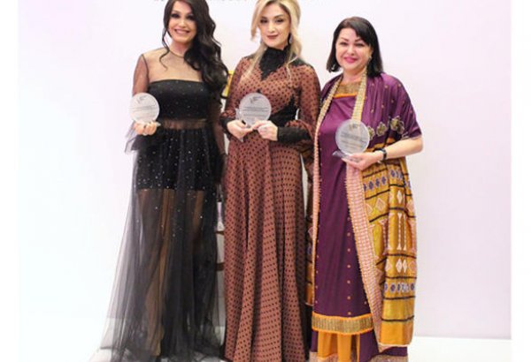 Наряды азербайджанских звезд на церемонии Azerbaijan Best Awards (ФОТО)