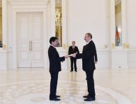 Президент Ильхам Алиев принял верительные грамоты послов Эквадора и Чили (ФОТО)