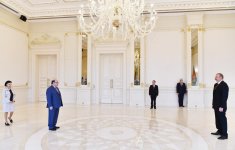 Президент Ильхам Алиев принял верительные грамоты послов Эквадора и Чили (ФОТО)