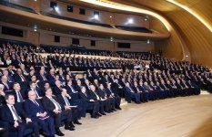 Президент Ильхам Алиев принял участие в конференции в рамках Госпрограммы социально-экономического развития регионов Азербайджана (ФОТО)
