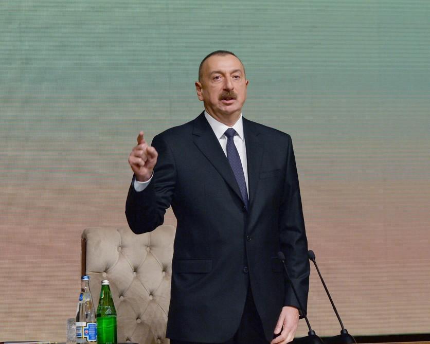 Президент Ильхам Алиев принял участие в конференции в рамках Госпрограммы социально-экономического развития регионов Азербайджана (ФОТО)
