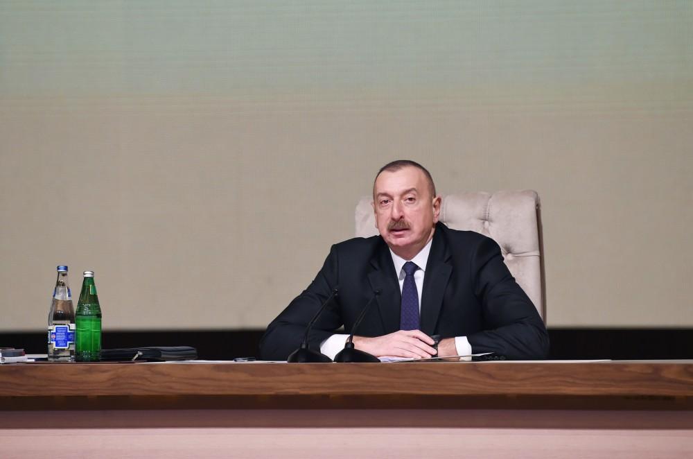 Президент Ильхам Алиев принял участие в конференции в рамках Госпрограммы социально-экономического развития регионов Азербайджана (ФОТО)