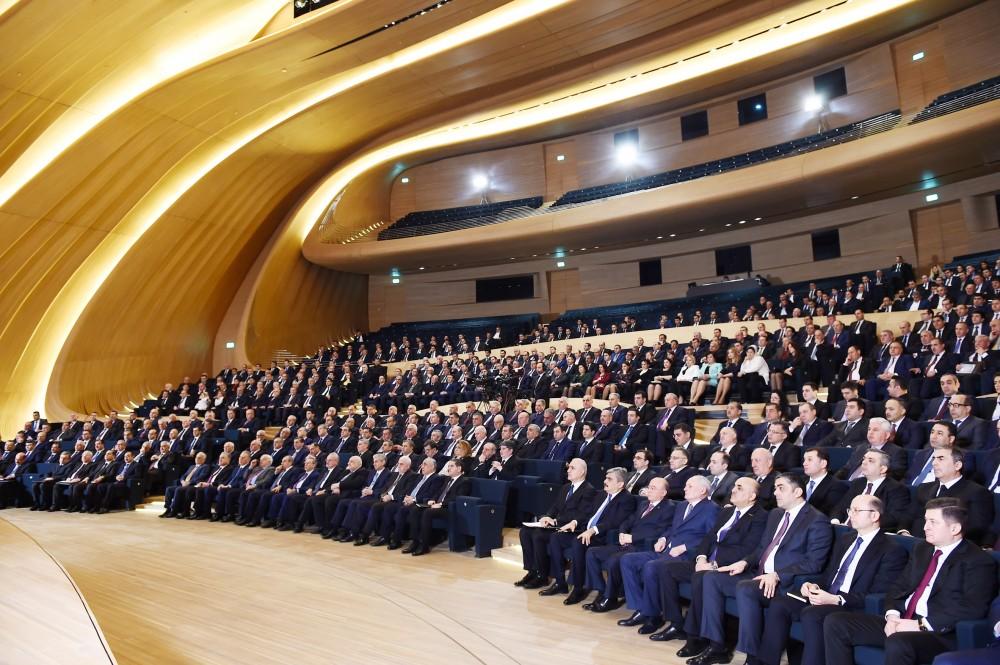 Президент Ильхам Алиев принял участие в конференции в рамках Госпрограммы социально-экономического развития регионов Азербайджана (ФОТО)