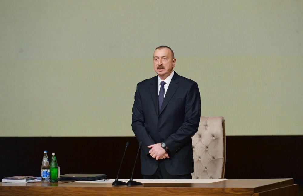 Президент Ильхам Алиев принял участие в конференции в рамках Госпрограммы социально-экономического развития регионов Азербайджана (ФОТО)