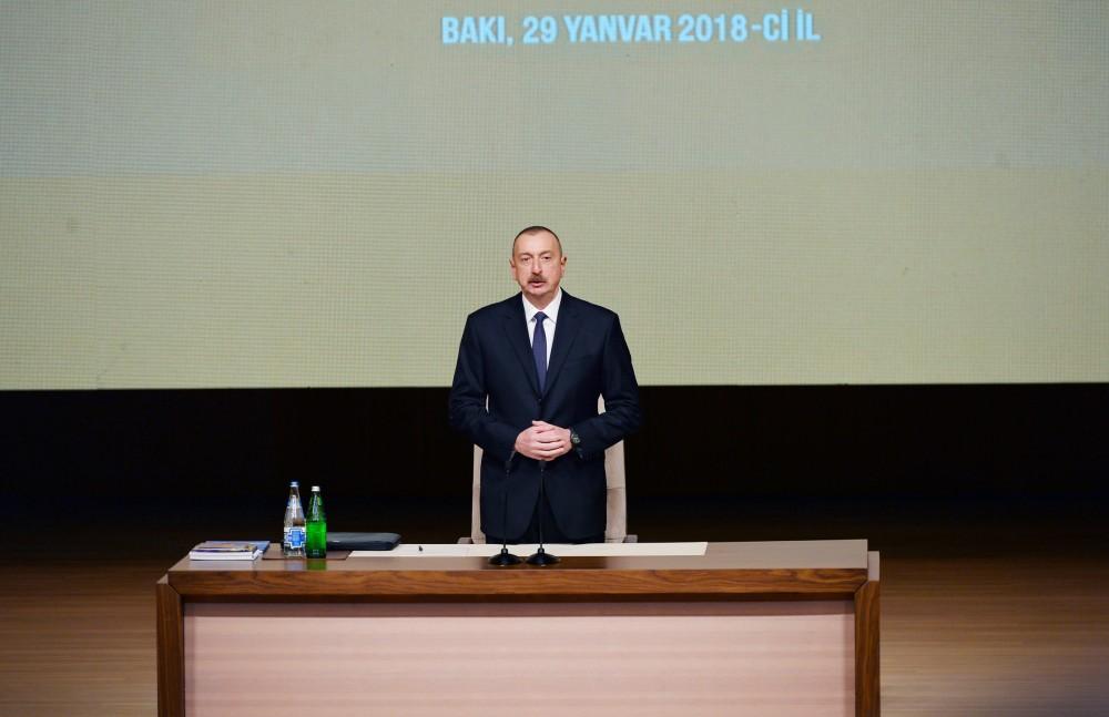 Президент Ильхам Алиев принял участие в конференции в рамках Госпрограммы социально-экономического развития регионов Азербайджана (ФОТО)