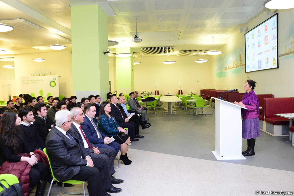 BP improving IT skills of residents of Baku settlements (PHOTO)