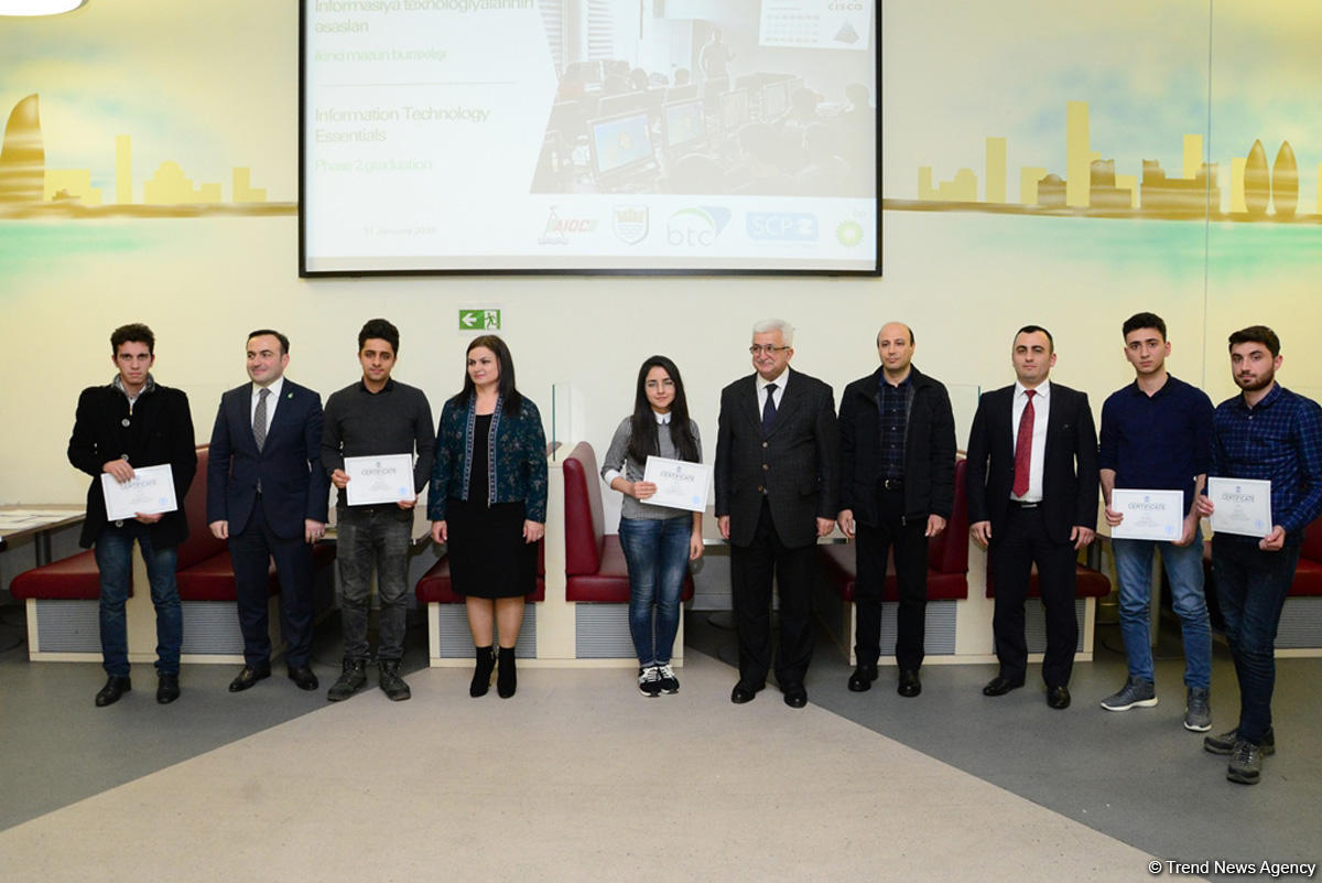 BP improving IT skills of residents of Baku settlements (PHOTO)