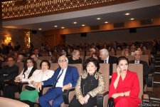 55 лет вместе: в Баку презентован фильм о народном писателе Анаре и его супруге Земфире Сафаровой (ФОТО)