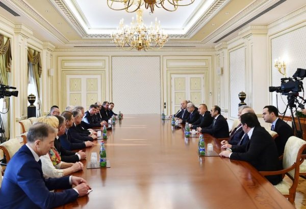 Ilham Aliyev receives participants of 5th Congress of Azerbaijan Trade Unions Confederation (PHOTO)