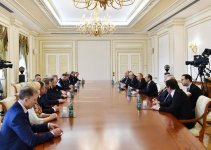 Ilham Aliyev receives participants of 5th Congress of Azerbaijan Trade Unions Confederation (PHOTO)