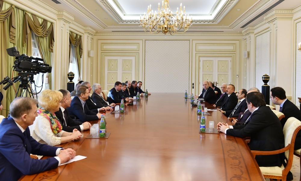 Ilham Aliyev receives participants of 5th Congress of Azerbaijan Trade Unions Confederation (PHOTO)