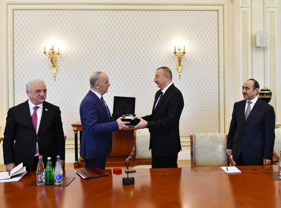 Ilham Aliyev receives participants of 5th Congress of Azerbaijan Trade Unions Confederation (PHOTO)
