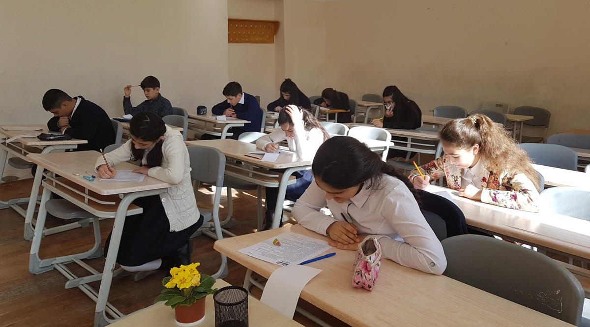 Проверены знания учащихся 18 школ Баку (ФОТО)