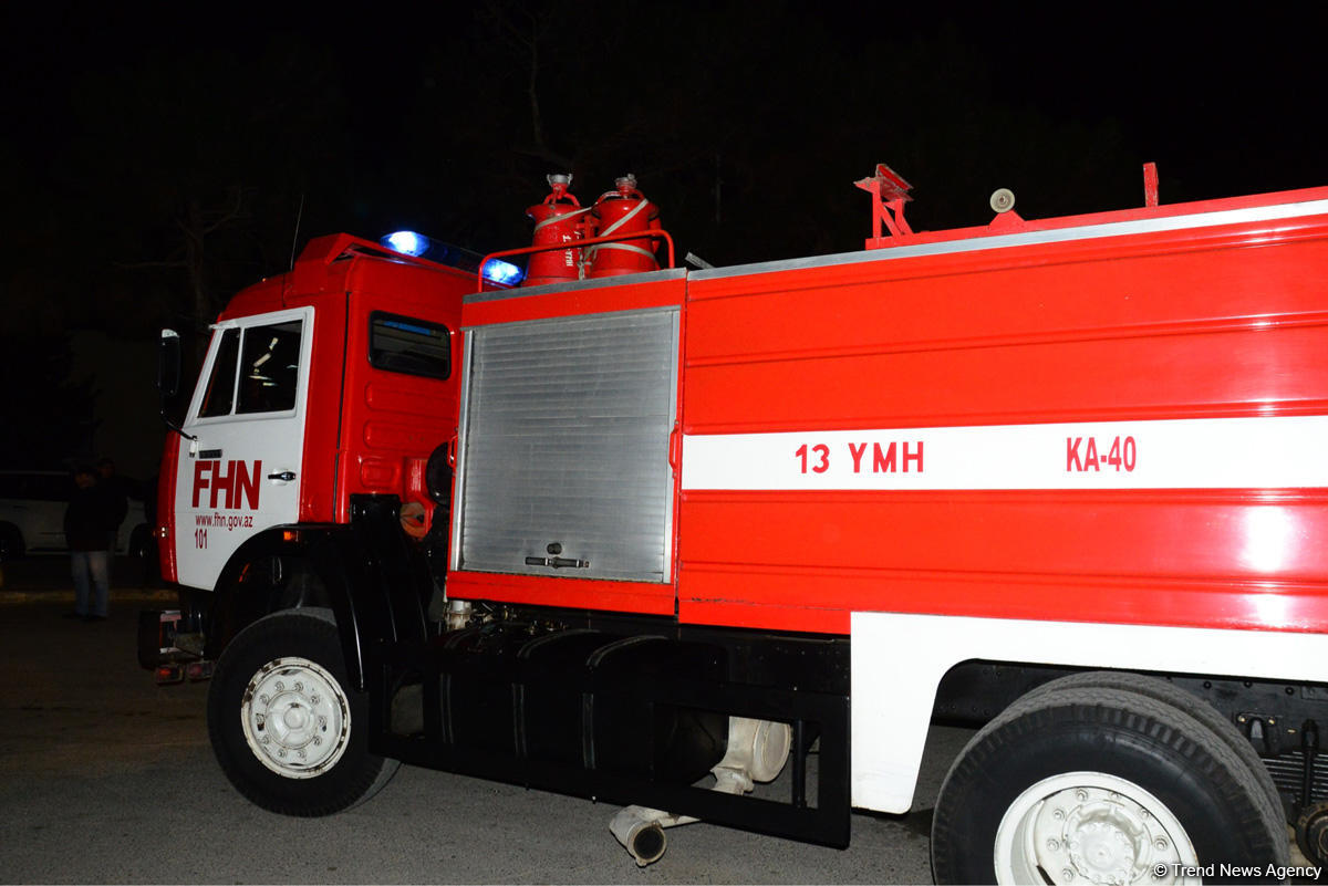 Пожар в 16-этажном здании в Баку: эвакуированы жители