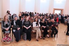 Алсу в Баку выступила на открытии выставки Фирангиз Гусейновой "Сокровища сердца" (ВИДЕО, ФОТО)