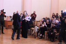 Алсу в Баку выступила на открытии выставки Фирангиз Гусейновой "Сокровища сердца" (ВИДЕО, ФОТО)