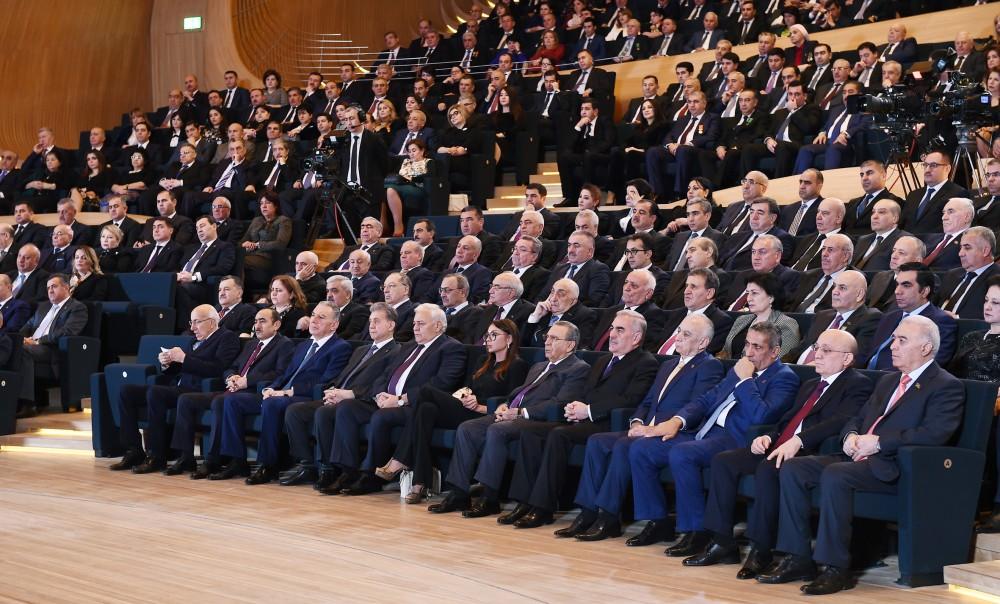 Президент Ильхам Алиев принял участие в VI съезде партии "Ени Азербайджан" (ФОТО)