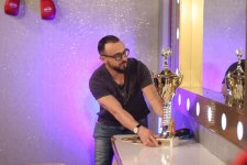 Известному кикбоксеру Эдуарду Мамедову пришлось разнимать азербайджанских ведущих (ФОТО/ВИДЕО)