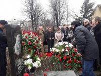 Азербайджанские актеры посетили могилу Зарнигяр Агакишиевой в Губе (ФОТО)