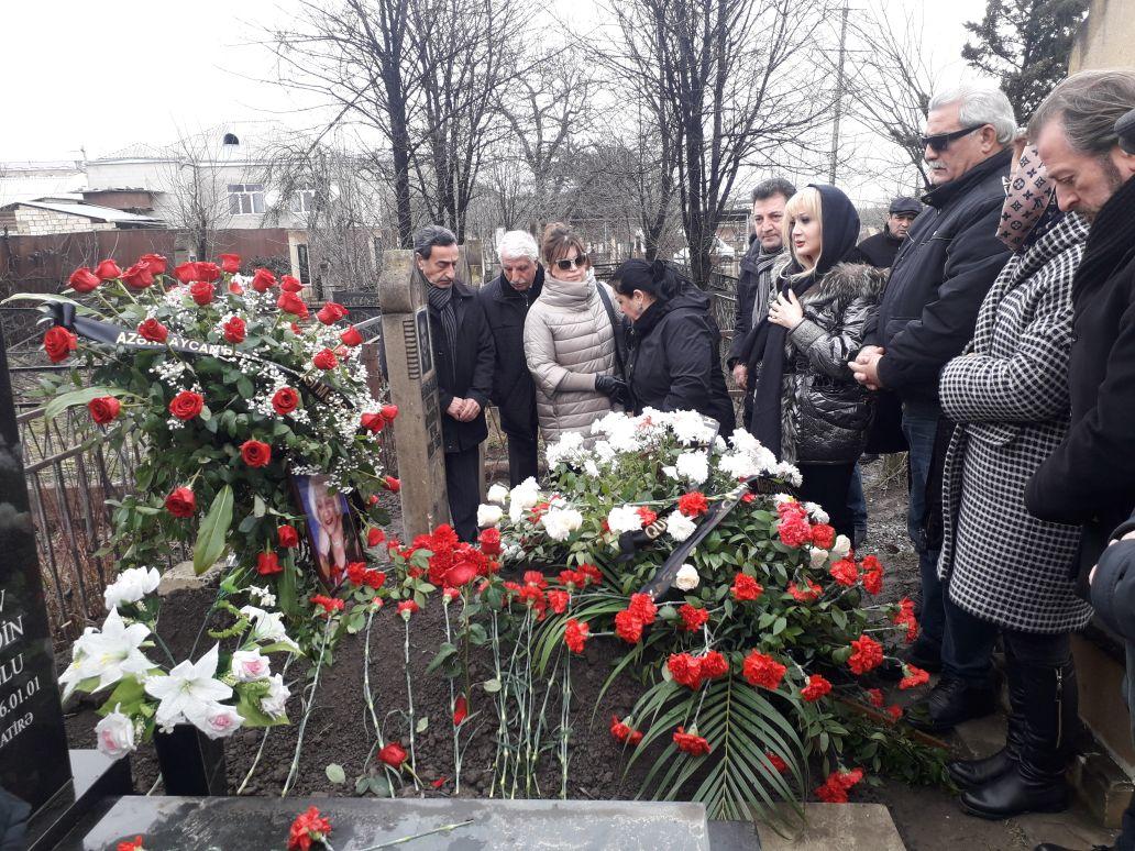 Азербайджанские актеры посетили могилу Зарнигяр Агакишиевой в Губе (ФОТО)