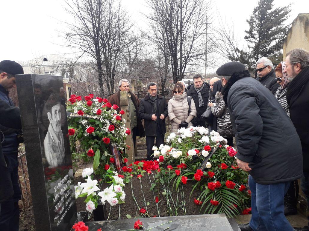 Азербайджанские актеры посетили могилу Зарнигяр Агакишиевой в Губе (ФОТО)