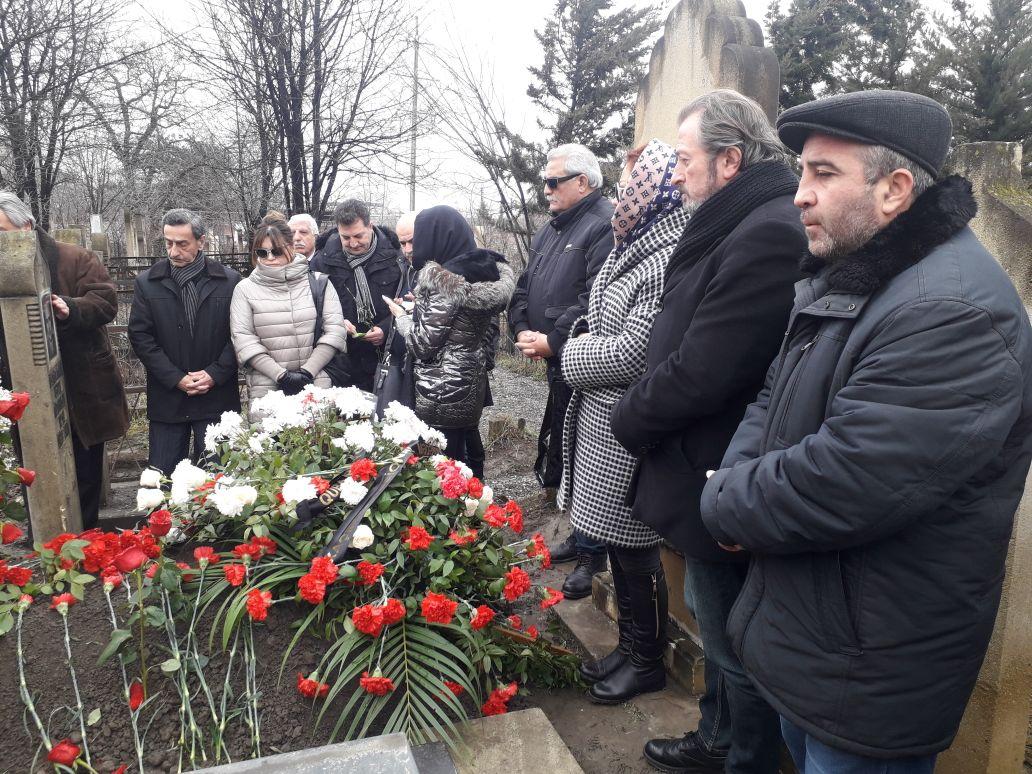 Азербайджанские актеры посетили могилу Зарнигяр Агакишиевой в Губе (ФОТО)