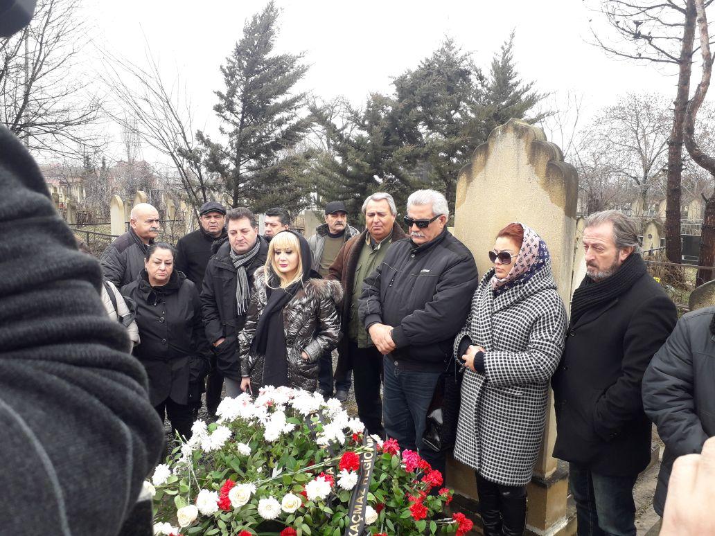 Азербайджанские актеры посетили могилу Зарнигяр Агакишиевой в Губе (ФОТО)