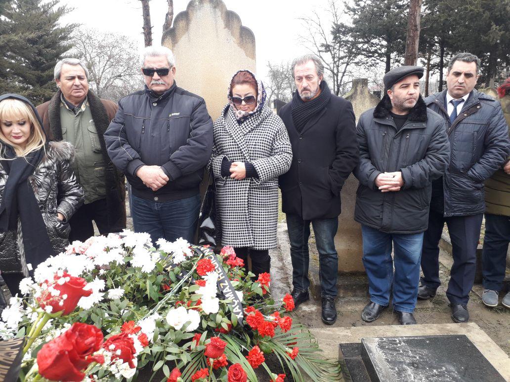 Азербайджанские актеры посетили могилу Зарнигяр Агакишиевой в Губе (ФОТО)