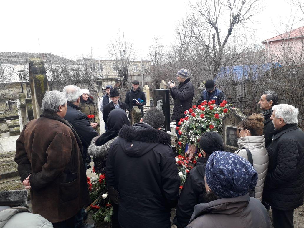 Азербайджанские актеры посетили могилу Зарнигяр Агакишиевой в Губе (ФОТО)