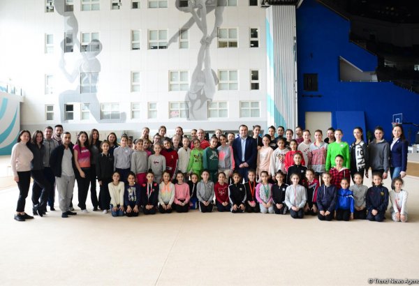 Young Azerbaijani gymnasts meet with Azerbaijani chess Grandmaster (PHOTO)
