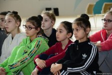 Юные азербайджанские гимнасты встретились с Шахрияром Мамедъяровым (ФОТО)