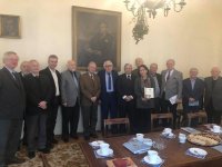 Писатели Анар и Гюнель Анаргызы удостоены медалей в Польше (ФОТО)