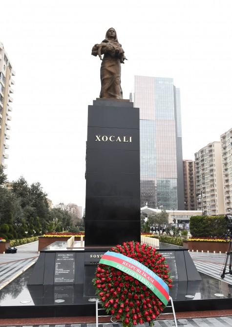 President Aliyev and his spouse pay tribute to Khojaly genocide victims (PHOTO)