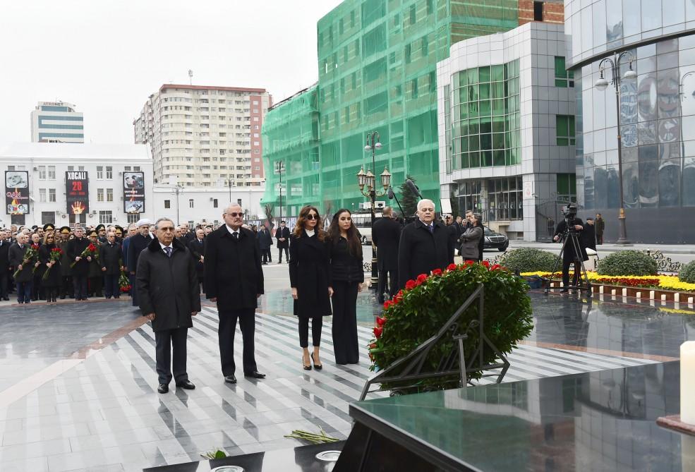 President Aliyev and his spouse pay tribute to Khojaly genocide victims (PHOTO)
