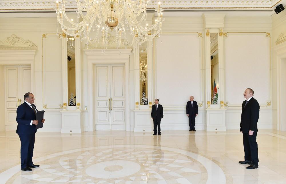 President Aliyev receives credentials of incoming Egyptian envoy (PHOTO)