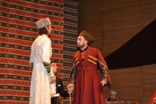 Азербайджанская молодежь показала - кто на самом деле разрушил Париж...(ФОТО)