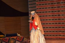 Азербайджанская молодежь показала - кто на самом деле разрушил Париж...(ФОТО)