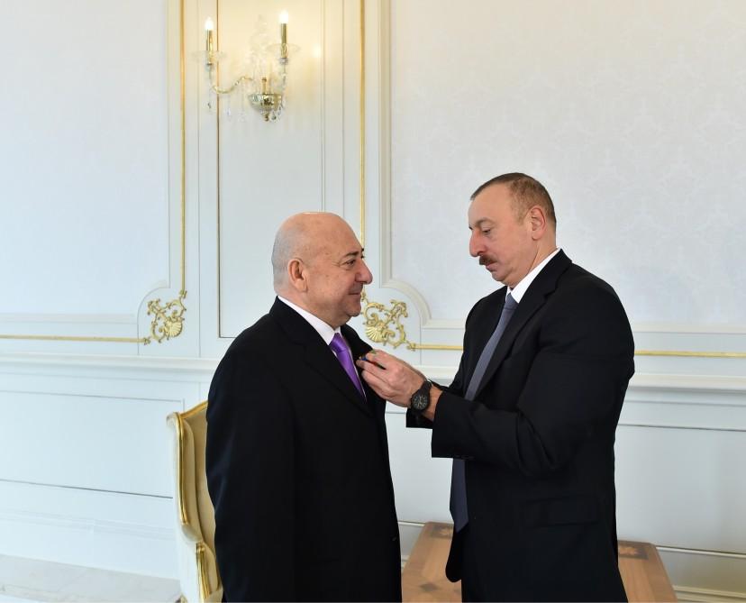 Президент Ильхам Алиев вручил орден "Достлуг" директору Московского академического театра сатиры (ФОТО)