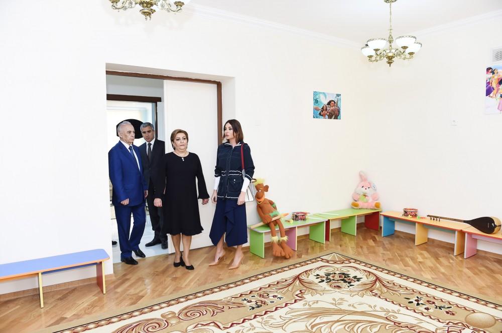 Первый вице-президент Мехрибан Алиева приняла участие в открытии нового здания яслей-детсада в Сабунчинском районе Баку (ФОТО)