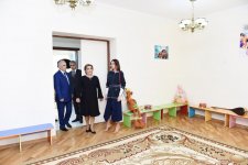 Первый вице-президент Мехрибан Алиева приняла участие в открытии нового здания яслей-детсада в Сабунчинском районе Баку (ФОТО)