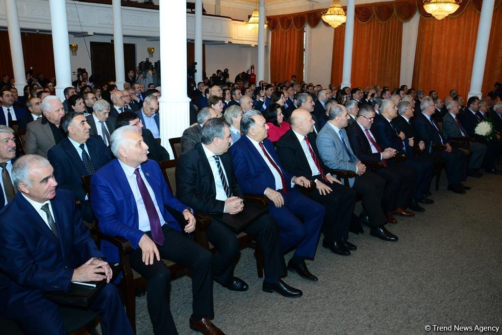 В Баку проходит VII съезд азербайджанских журналистов (ФОТОРЕПОРТАЖ)