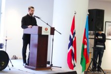 В Баку открылась выставка фотографа из Норвегии "On-Line in Oslo" (ФОТО)