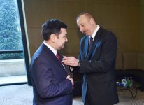 Президент Ильхам Алиев вручил орден "Достлуг" главе Международной тюркской академии (ФОТО)