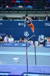 Нидерландский гимнаст выиграл "золото" Кубка мира в Баку в упражнениях на перекладине (ФОТО)