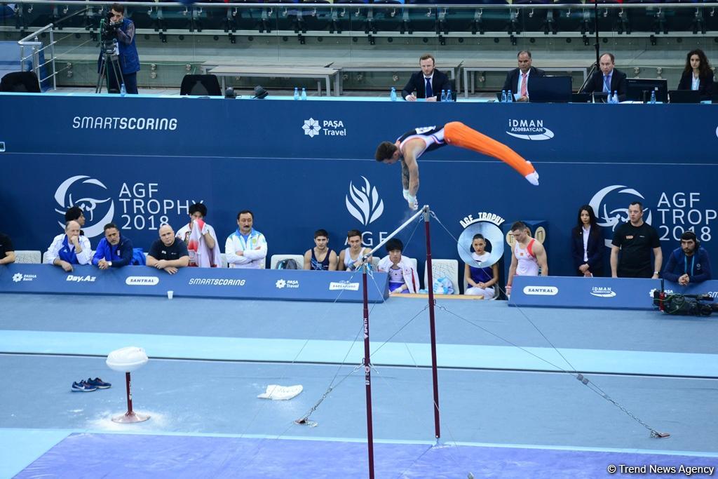 Нидерландский гимнаст выиграл "золото" Кубка мира в Баку в упражнениях на перекладине (ФОТО)